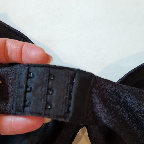 Barely There 34D Black Shine Wired Lightly Lined Bra - Picture 4 of 7